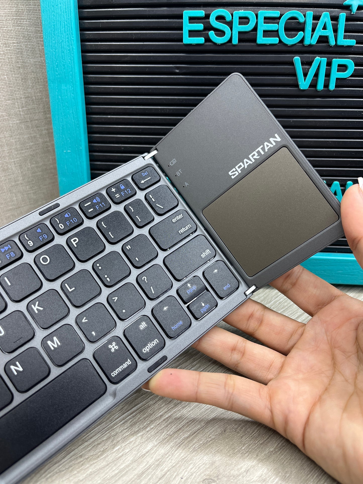 Mini Teclado Bluetooth portátil plegable con Mouse Pad