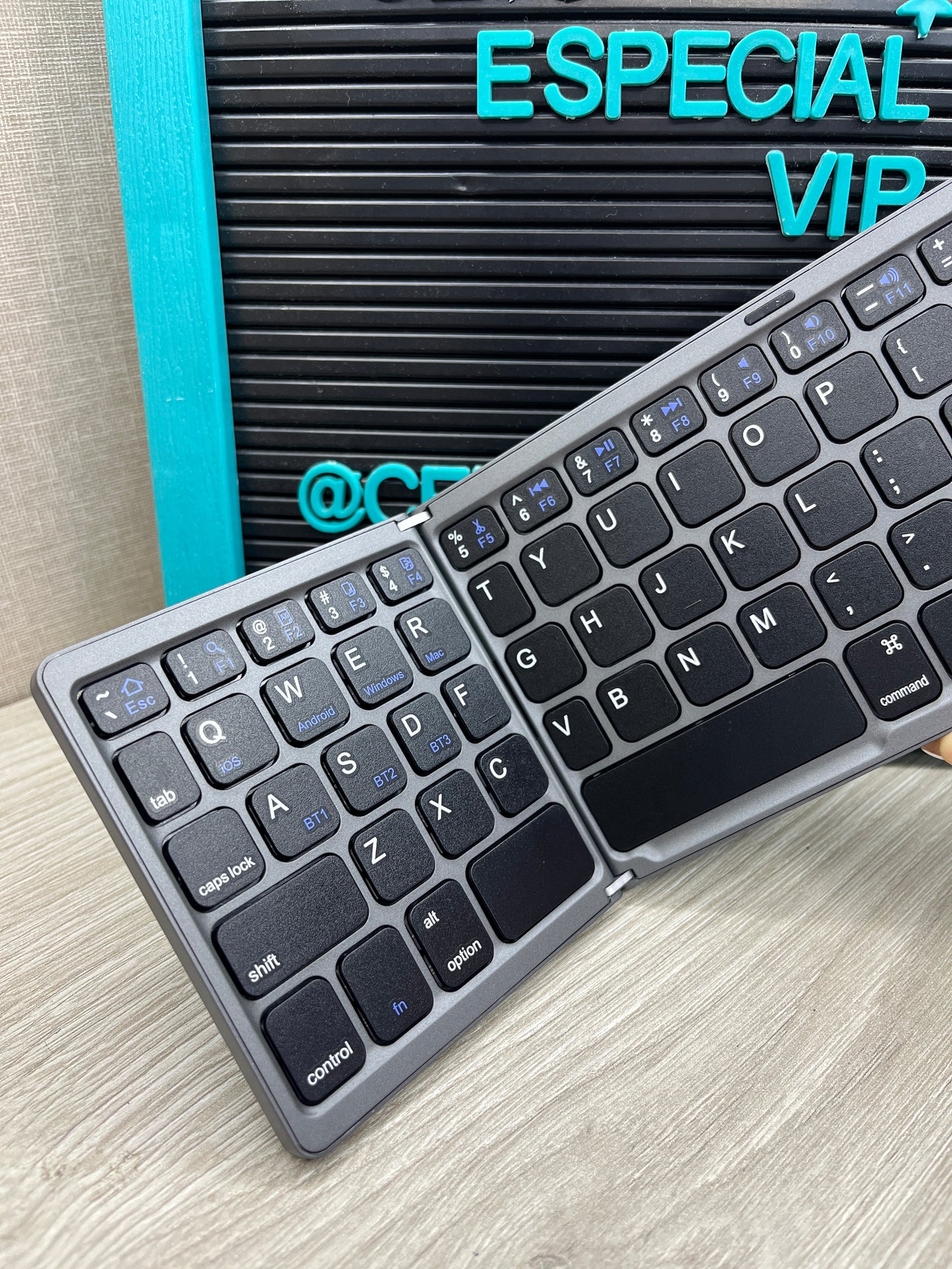 Mini Teclado Bluetooth portátil plegable con Mouse Pad