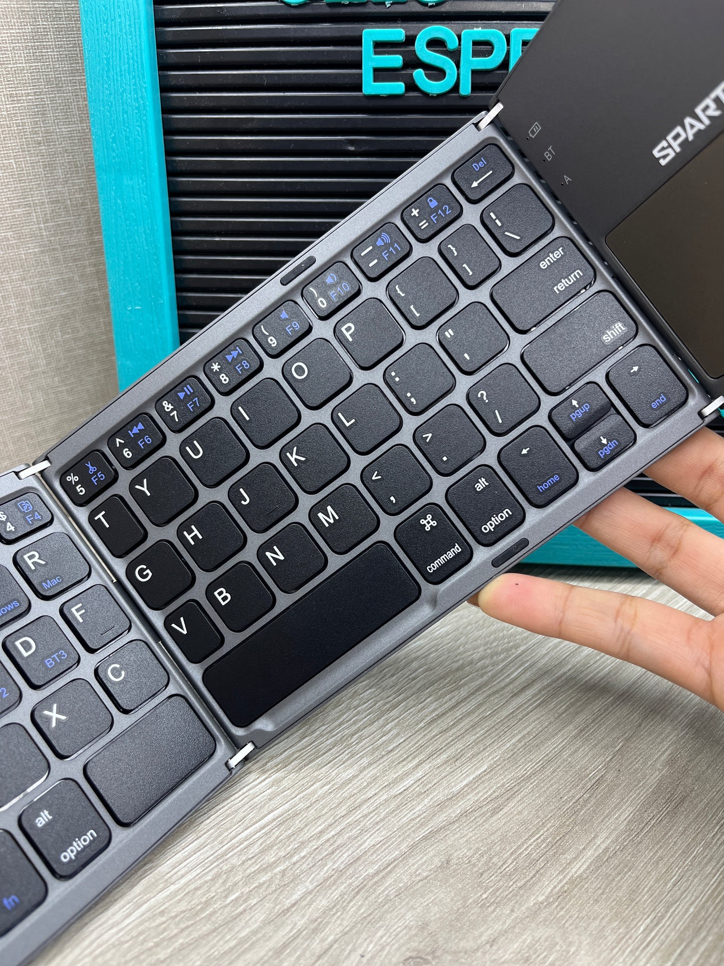 Mini Teclado Bluetooth portátil plegable con Mouse Pad