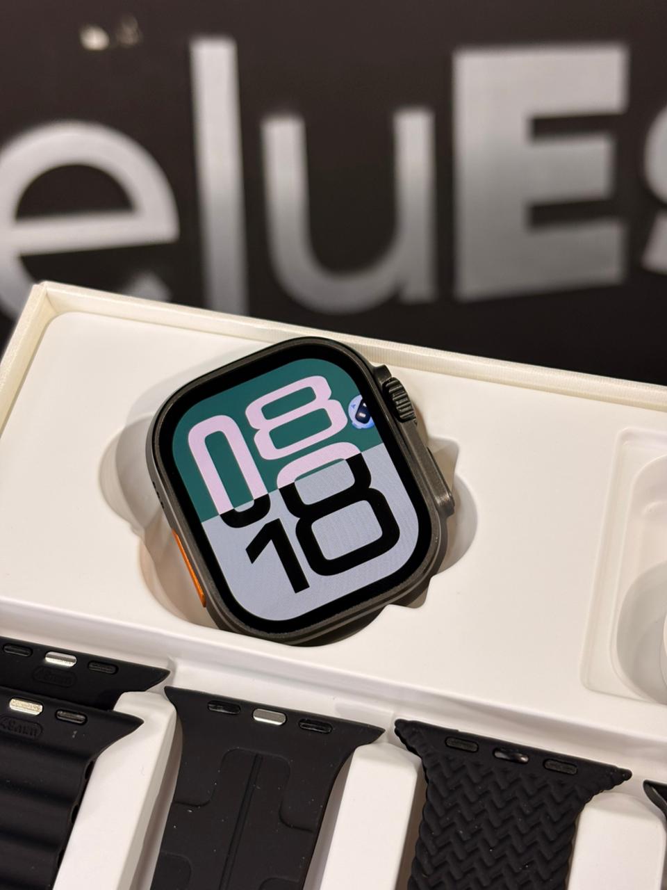 Smartwatch Ultra Plus AMOLED con Música, Almacenamiento y 7 Manillas