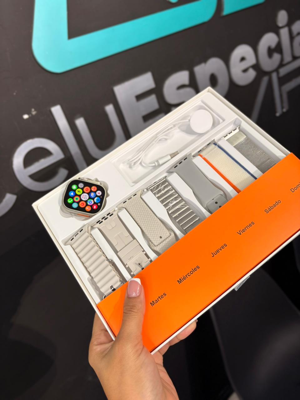 Smartwatch Ultra Plus AMOLED con Música, Almacenamiento y 7 Manillas